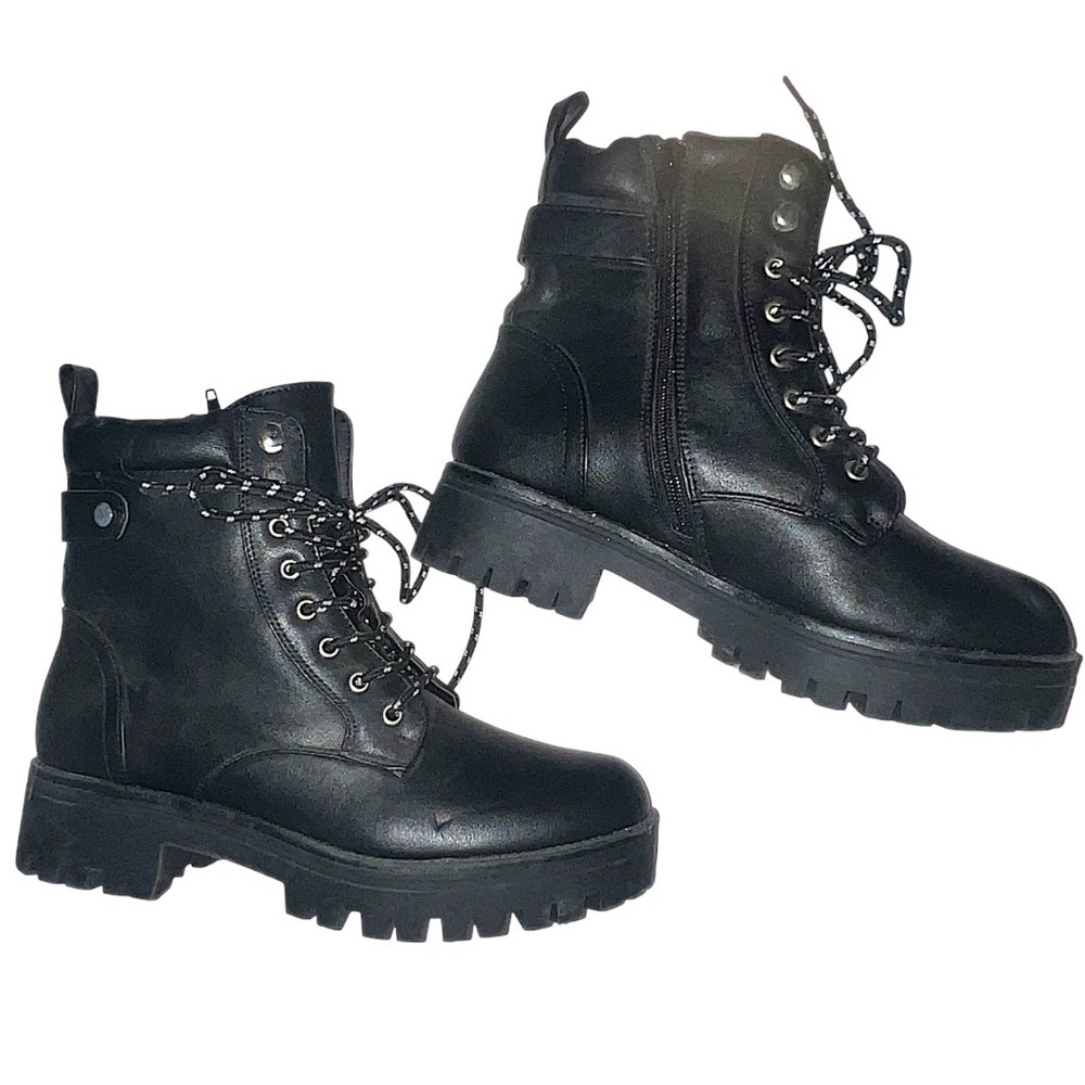 𝐁𝐄𝐋𝐋𝐀 𝐌𝐀𝐑𝐈𝐄 | CLASSIC BLACK COMBAT BOOTS - Picture 2 of 10